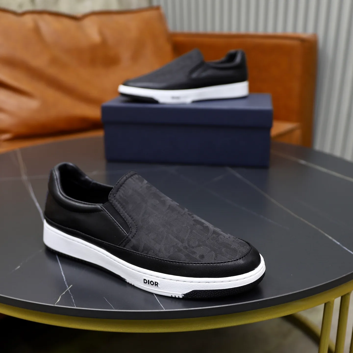 Ex-factory price: 420💰🙅‍♂️🙅‍♂️🙅‍♂️ Brand: Dior DIOR Standard code: 38-44 (45 customized) Grade: Same as the official website Material: Original material splicing Comfortable and breathable lining Lightweight and wear-resistant sports outsole Style category: Men's fashionable casual shoes Running sneakers Distinguished luxury brand elements Top luxury Color: actual picture color
